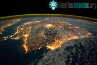 Ảnh Ảnh vũ trụ: Sương mù xanh bao phủ mặt trăng Titan