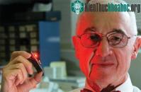 Ảnh Người phát minh ra loại đèn LED phàn nàn rằng ông bị lãng quên