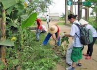 Ảnh Câu lạc bộ Go Green hỗ trợ nông dân quản lý rác thải