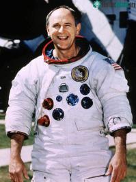 Ảnh Phi hành gia tàu Apollo 12 nói gì về người ngoài hành tinh
