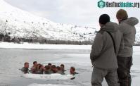 Ảnh Video: Đặc nhiệm Mỹ giải thích tại sao nên tắm nước lạnh