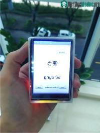 Ảnh Học ngoại ngữ nhanh chóng và hiệu quả: Chỉ cần lắc nhẹ cổ tay, từ vựng sẽ hiện ra