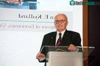 Ảnh Hai nhà khoa học đoạt giải Nobel vật lý và kinh tế đã tới Việt Nam