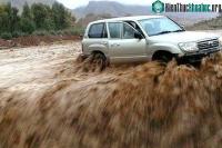 Ảnh Hướng dẫn cách thoát ra khỏi lũ quét an toàn