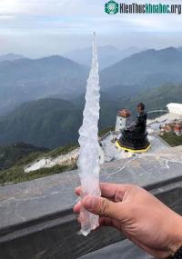 Ảnh Nhiệt độ giảm xuống dưới 0 độ, băng xuất hiện trên đỉnh Fansipan