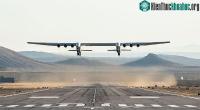 Ảnh Chiếc máy bay lớn nhất thế giới 2 thân với 6 động cơ Boeing 747 cất cánh lần đầu tiên
