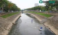 Ảnh Hà Nội xả nước cuốn trôi toàn bộ kết quả thí nghiệm của chuyên gia Nhật Bản tại sông Tô Lịch