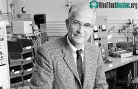 Ảnh Cuộc đời người đã đoạt giải Nobel bị nhân viên tẩy chay