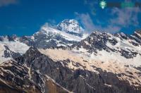 Ảnh Sông băng ở trên núi New Zealand chuyển màu đỏ