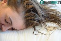 Ảnh Điều gì sẽ xảy ra khi bạn để tóc ướt đi ngủ?