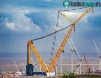 Ảnh Chiếc cần cẩu lớn nhất trên thế giới, có khả năng nâng 5.000 tấn hàng hóa mỗi lần