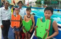 Ảnh Sáng chế áo phao bằng nhựa EVA cho đồng bào vùng lũ