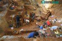 Ảnh "Hang tình yêu" 40.000 tuổi: Nơi ra đời con lai ở giữa 2 loài người