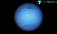 Ảnh Kính viễn vọng Hubble đã ghi lại được cơn bão đen rộng 7.400km trên sao Hải Vương