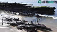 Ảnh Phát hiện 3 "tàu ma" trên bãi biển sau 1 đêm