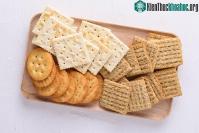 Ảnh Ăn đồ ăn vặt ban đêm có thể ảnh hưởng đến hiệu suất làm việc ngày hôm sau