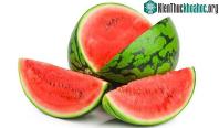 Ảnh Một quả dưa hấu có bao nhiêu nước và có phải tất cả dưa hấu đều có hình tròn?