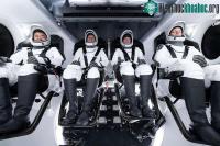 Ảnh Tàu vũ trụ của tỷ phú Elon Musk suýt va chạm với vật thể lạ