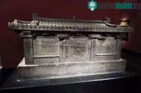 Ảnh Ngôi mộ mang lời nguyền 'lạnh gáy' trên nắp quan tài, mộ tặc không dám lại gần