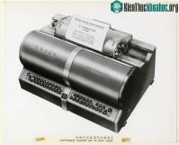 Ảnh Cách cỗ máy đánh chữ 5.400 ký tự của IBM đã bị chinh phục bởi một người phụ nữ
