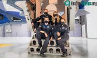Ảnh SpaceX sắp phóng con tàu chở khách hàng tư nhân lên quỹ đạo