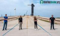 Ảnh SpaceX chuẩn bị phóng tàu chở toàn hành khách tư nhân lên vũ trụ