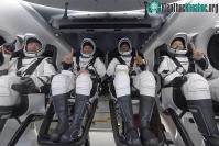 Ảnh Tàu vũ trụ SpaceX chở toàn dân thường hạ cánh thành công xuống Đại Tây Dương