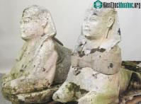 Ảnh Bức tượng cũ kỹ trong vườn tưởng là đồ giả, không ngờ là di vật Ai Cập cổ đại