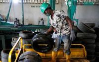 Ảnh Vàng đen mới ở Nigeria chính là lốp xe hơi đã qua sử dụng