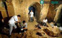 Ảnh Khai quật mộ Tào Tháo, tìm thấy vũ khí kỳ lạ thất truyền nghìn năm, chuyên gia xuýt xoa: Báu vật!