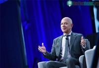 Ảnh Tỷ phú Jeff Bezos cho biết: "Con người rồi sẽ sống trong vũ trụ và đến Trái đất du lịch"