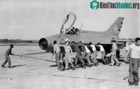 Ảnh Cuộc đào thoát bất ngờ của phi công Liên Xô, lái chiếc máy bay tối mật nhưng lại hạ cánh nhầm xuống sân bay NATO