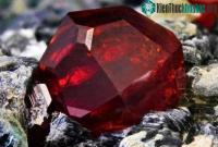 Ảnh Đá Painite là gì mà có giá hơn 1 tỷ đồng/carat?