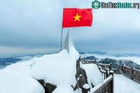 Ảnh Tuyết bất ngờ phủ trắng đỉnh Fansipan ngày cuối tuần, dự báo nhiệt độ sẽ còn giảm rất sâu