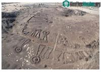 Ảnh Saudi Arabia phát hiện "đại lộ tang lễ" 4.500 năm tuổi với nhiều ngôi mộ có hình dáng kỳ lạ