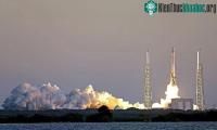 Ảnh Tên lửa Falcon 9 của SpaceX sắp đâm vào Mặt trăng sau 7 năm trôi nổi trong không gian